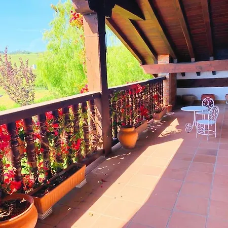 La Torre Con Piscina Vila *